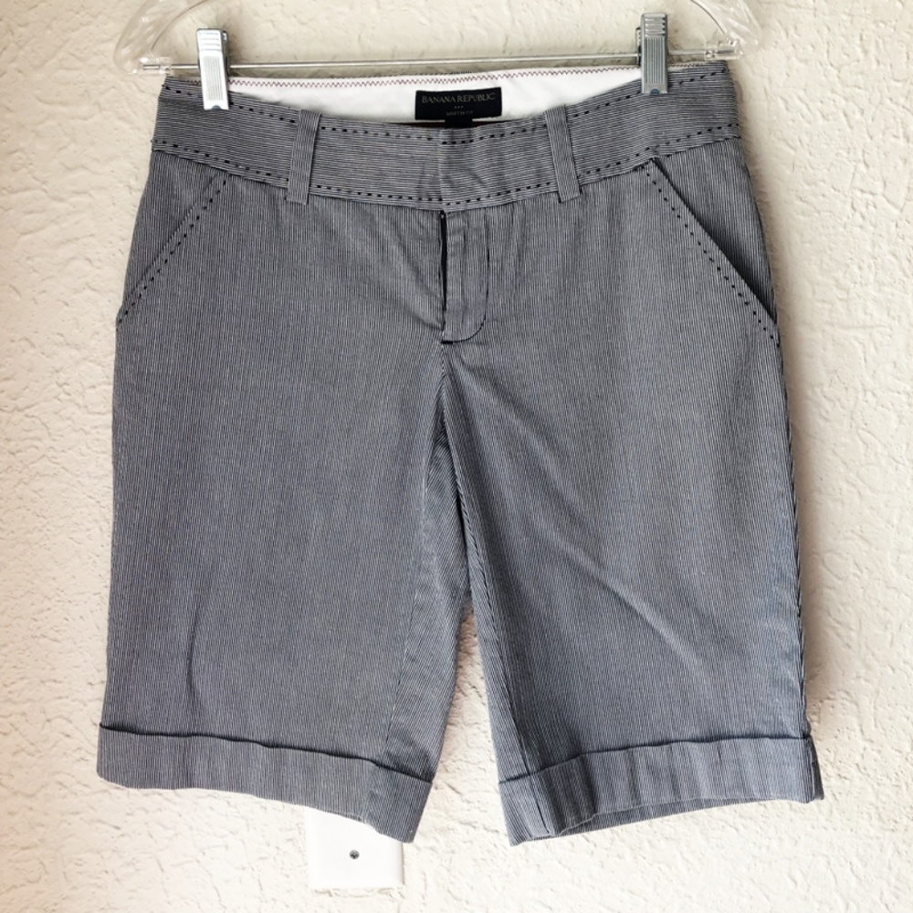 Banana Republic Martin Fit Navy & White Shorts